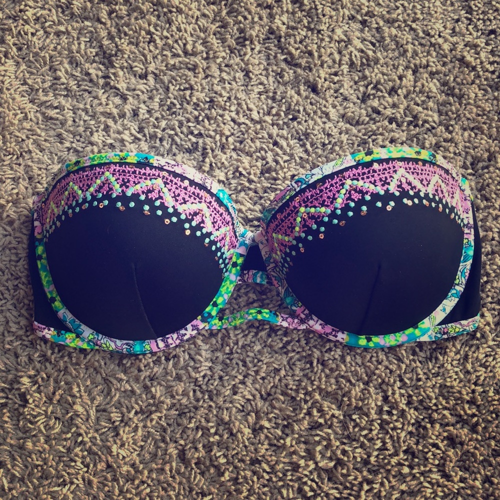 Victoria’s Secret swimsuit top